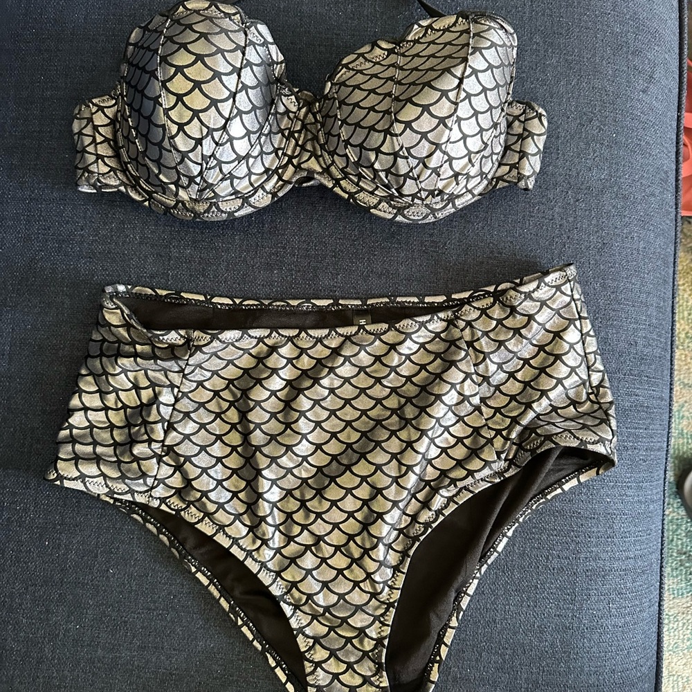 Hot Topic Black and silver scales Bikini Set - Picture 2 of 5